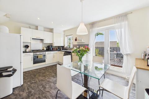 25 Abinger Close, Bradford, BD10 8DE