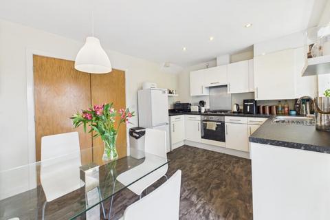 25 Abinger Close, Bradford, BD10 8DE