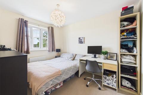 25 Abinger Close, Bradford, BD10 8DE