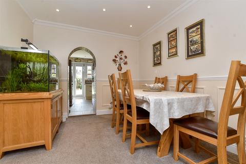 4 bedroom terraced house for sale, Selby Road, Carshalton SM5