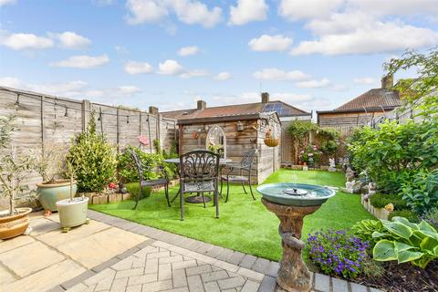 4 bedroom terraced house for sale, Selby Road, Carshalton SM5