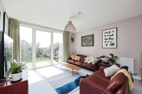 2 bedroom apartment for sale, Carnation Gardens, Hayes, UB3 4FS