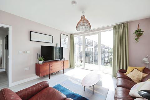 2 bedroom apartment for sale, Carnation Gardens, Hayes, UB3 4FS