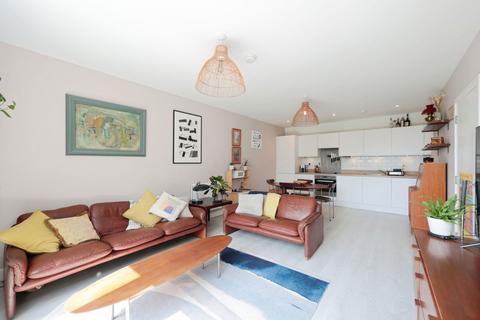 2 bedroom apartment for sale, Carnation Gardens, Hayes, UB3 4FS