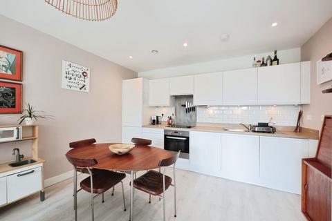 2 bedroom apartment for sale, Carnation Gardens, Hayes, UB3 4FS
