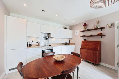 2 bedroom apartment for sale, Carnation Gardens, Hayes, UB3 4FS