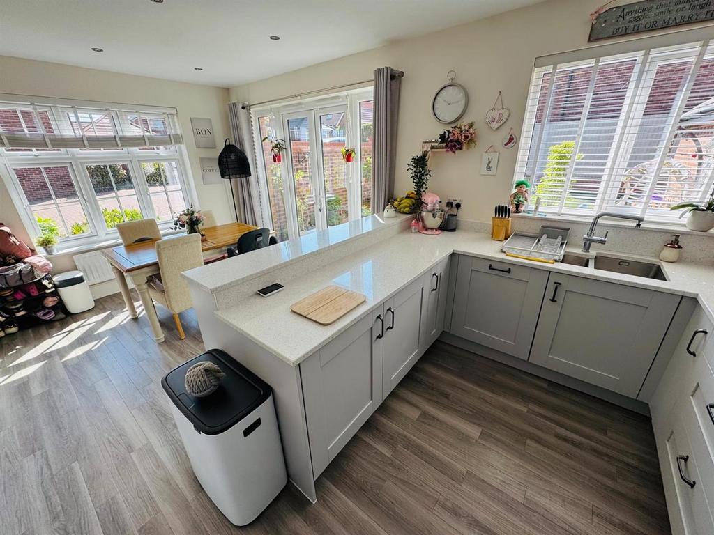 Dining kitchen