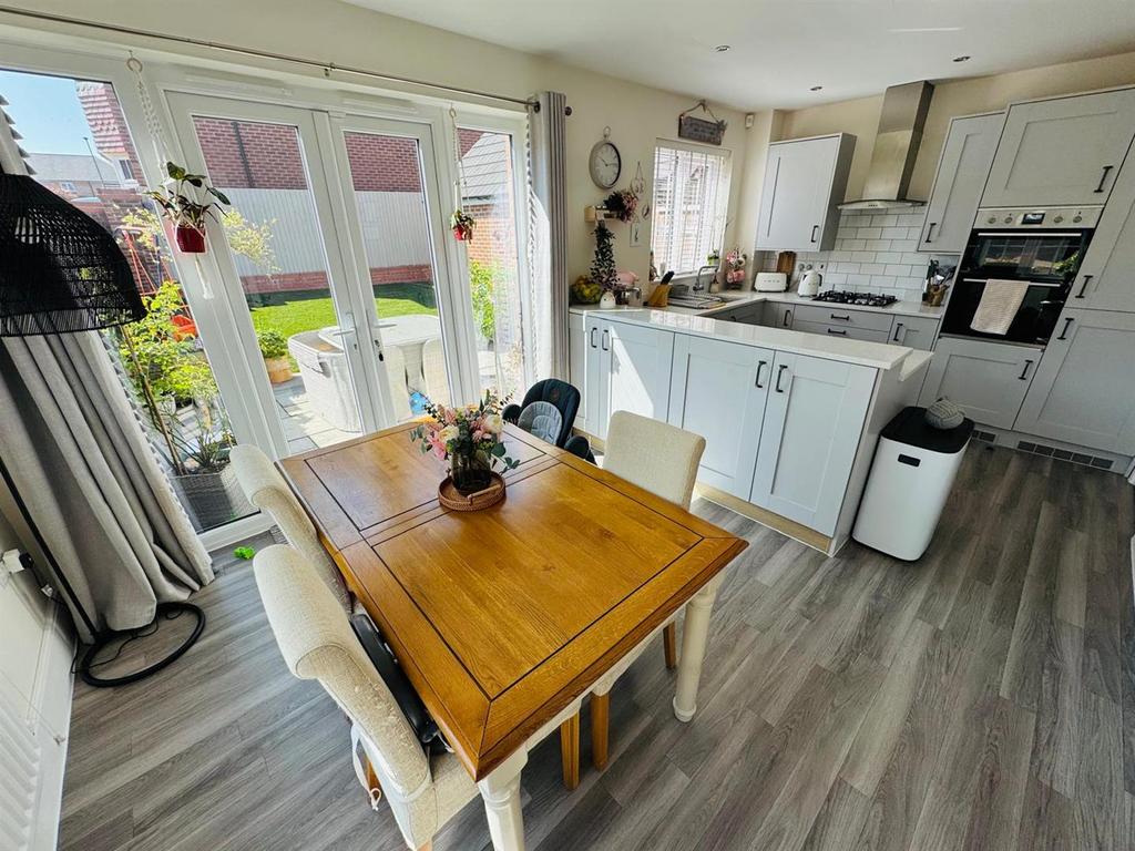 Dining kitchen
