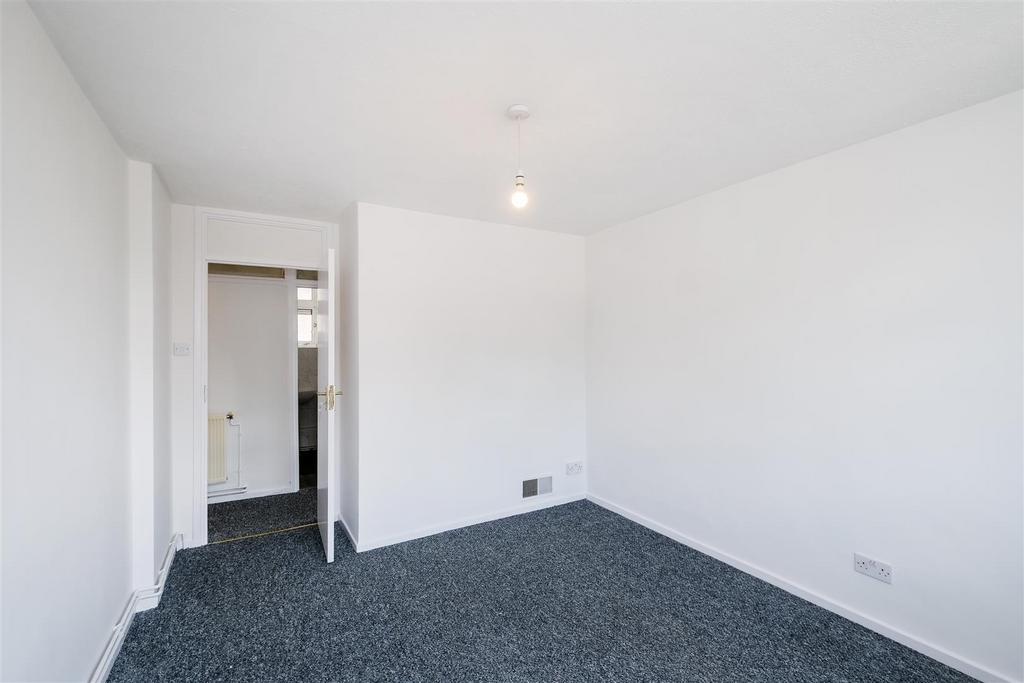 9 Gardner close E11-8.jpg
