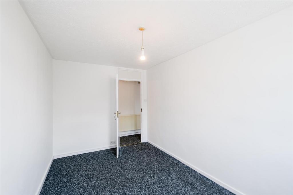 9 Gardner close E11-5.jpg