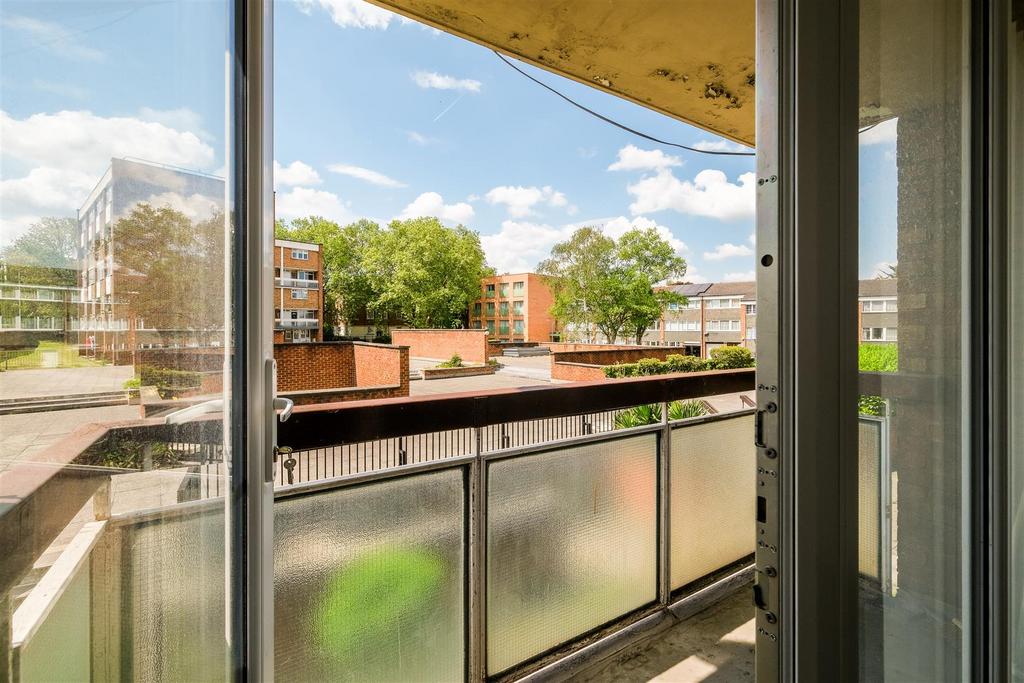 9 Gardner close E11-18.jpg
