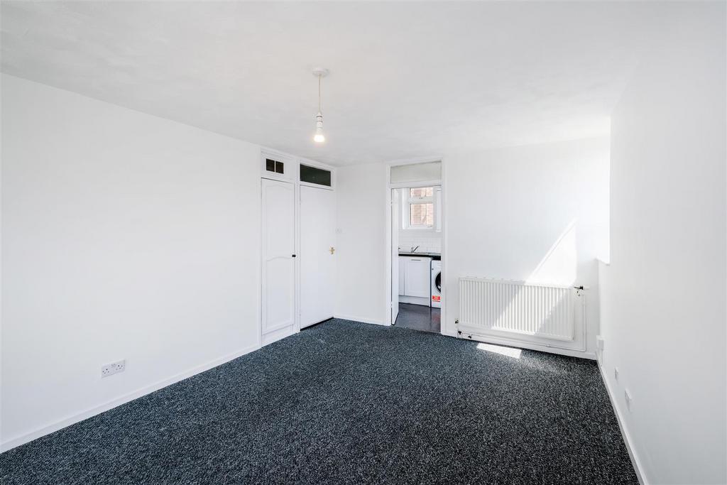 9 Gardner close E11-15.jpg