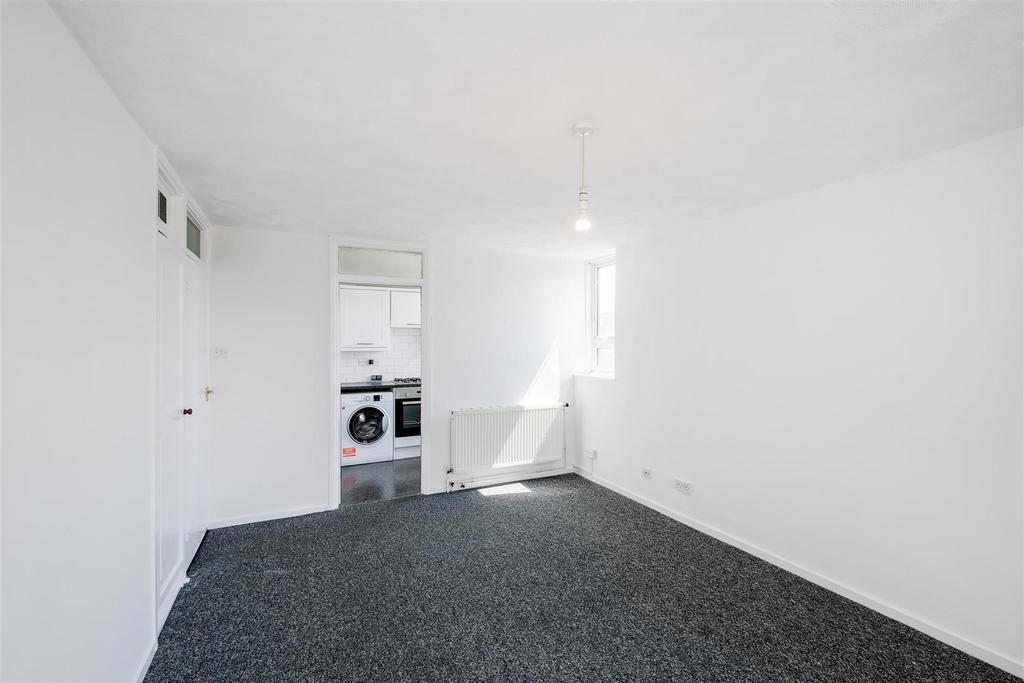 9 Gardner close E11-16.jpg