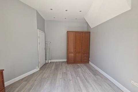 2 bedroom flat to rent, Harold Road, London E13