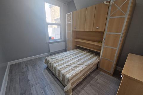 2 bedroom flat to rent, Harold Road, London E13