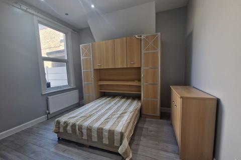 2 bedroom flat to rent, Harold Road, London E13