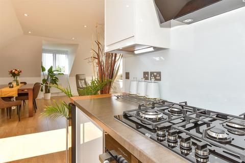 2 bedroom flat for sale, Louisa Oakes Close, Chingford