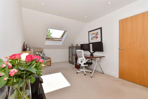 2 bedroom flat for sale, Louisa Oakes Close, London E4