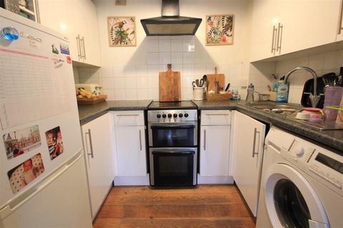 2 bedroom house to rent, Popes Folly, Brighton
