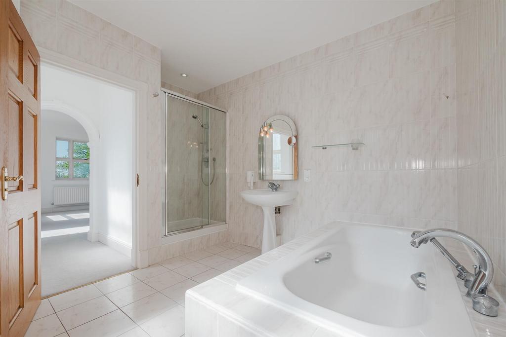 Bed 1 En Suite
