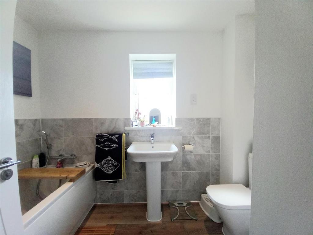 1 Cross Park Bathroom.jpg