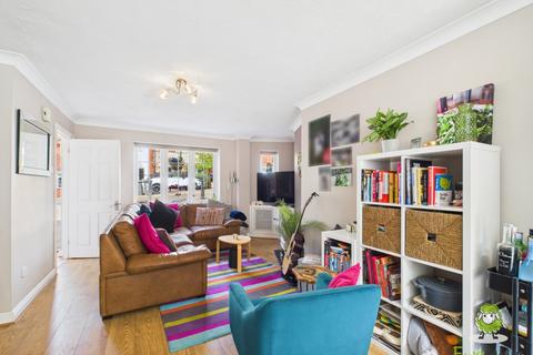 8 The Topiary, Lychpit, Basingstoke, RG24 8YX