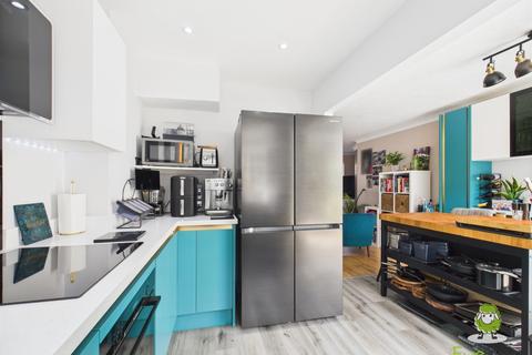 8 The Topiary, Lychpit, Basingstoke, RG24 8YX