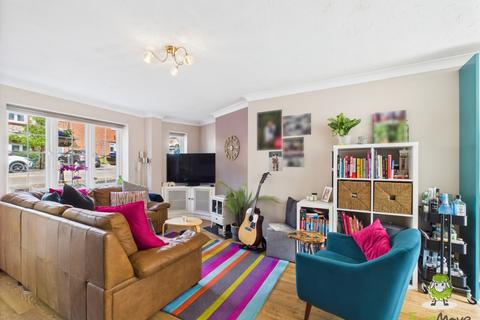 8 The Topiary, Lychpit, Basingstoke, RG24 8YX