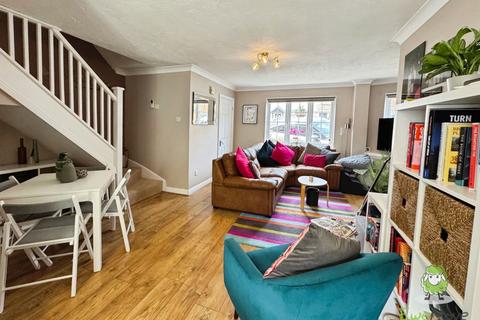 8 The Topiary, Lychpit, Basingstoke, RG24 8YX
