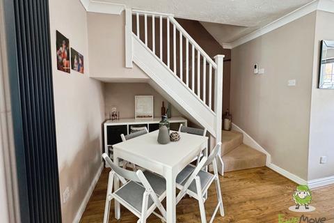 8 The Topiary, Lychpit, Basingstoke, RG24 8YX