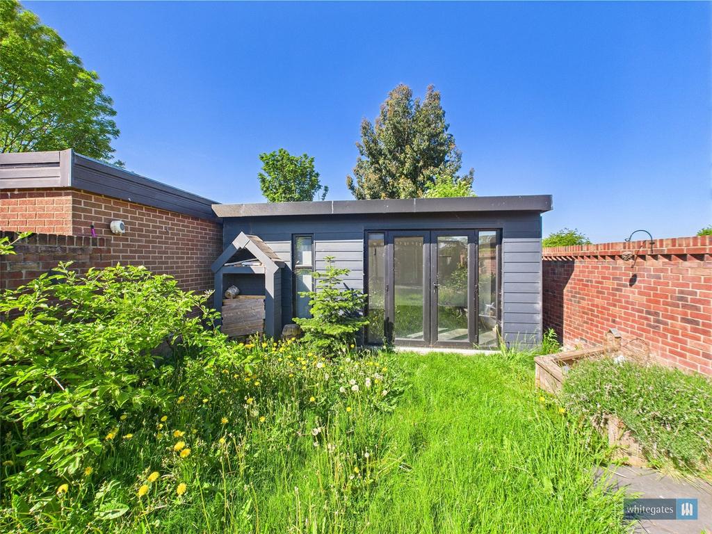 Outbuilding/Garden