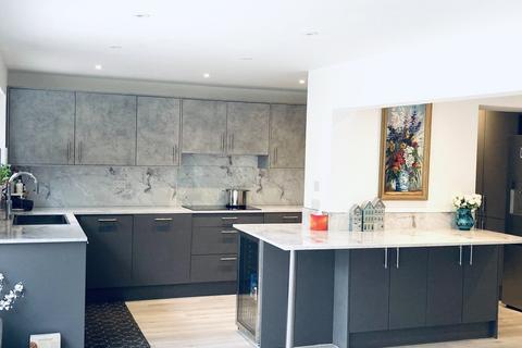 4 bedroom semi-detached house for sale, Lake View, Edgware HA8