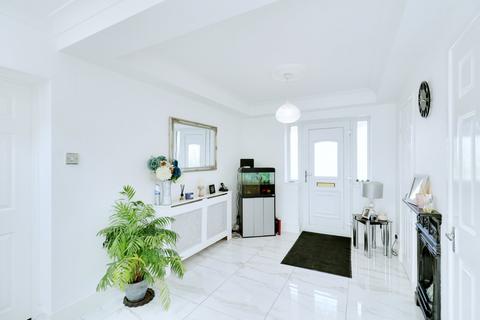 2 Princes Park, Rainham, RM13 7EA