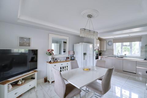 2 Princes Park, Rainham, RM13 7EA