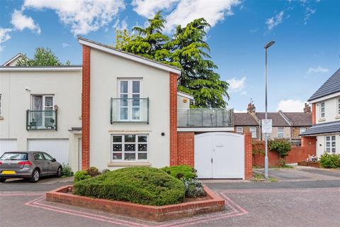 7 Hay Drive, Mitcham, CR4 3GS