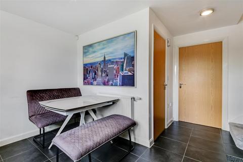 7 Hay Drive, Mitcham, CR4 3GS