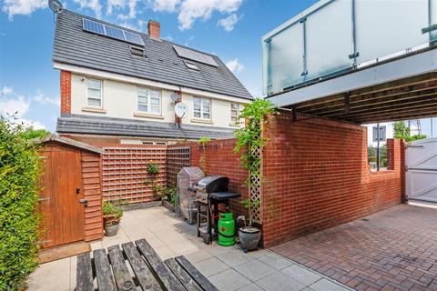 7 Hay Drive, Mitcham, CR4 3GS