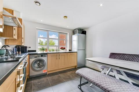 7 Hay Drive, Mitcham, CR4 3GS