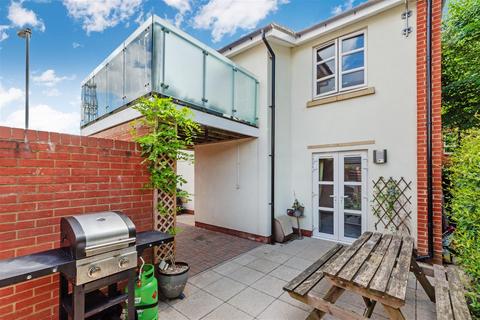7 Hay Drive, Mitcham, CR4 3GS