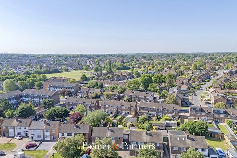17 Queenswood Avenue, Hutton, Brentwood, CM13 1HU