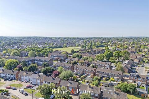 17 Queenswood Avenue, Hutton, Brentwood, CM13 1HU
