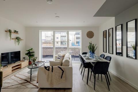 3 bedroom duplex to rent, Gallions Reach, Royal Quay Road, London. E16