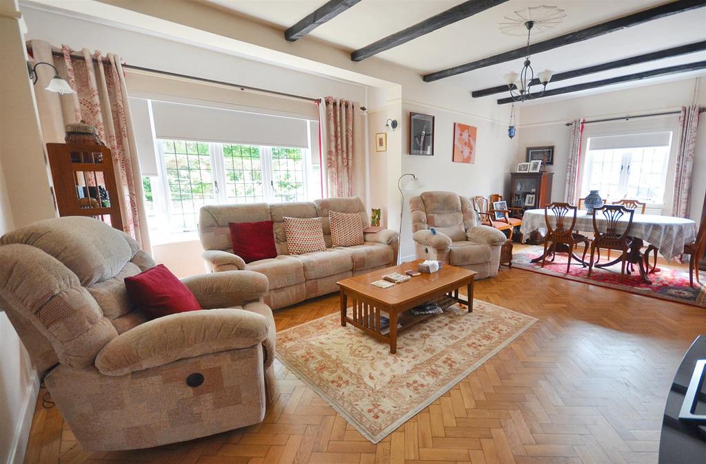 Sitting/Dining Room