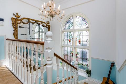4 bedroom maisonette for sale