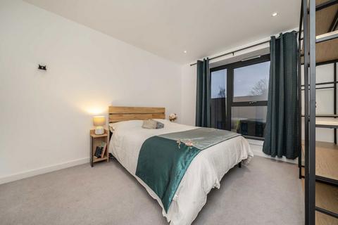 2 bedroom flat for sale, Tewkesbury Road, London W13