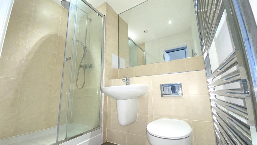 Bedroom 1 Ensuite.jpg