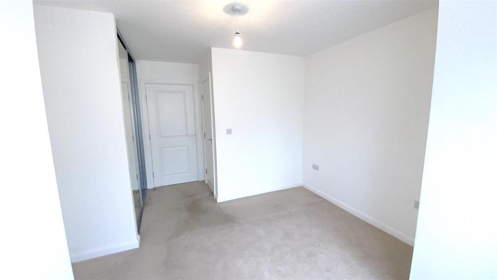 Bedroom 1b.jpg