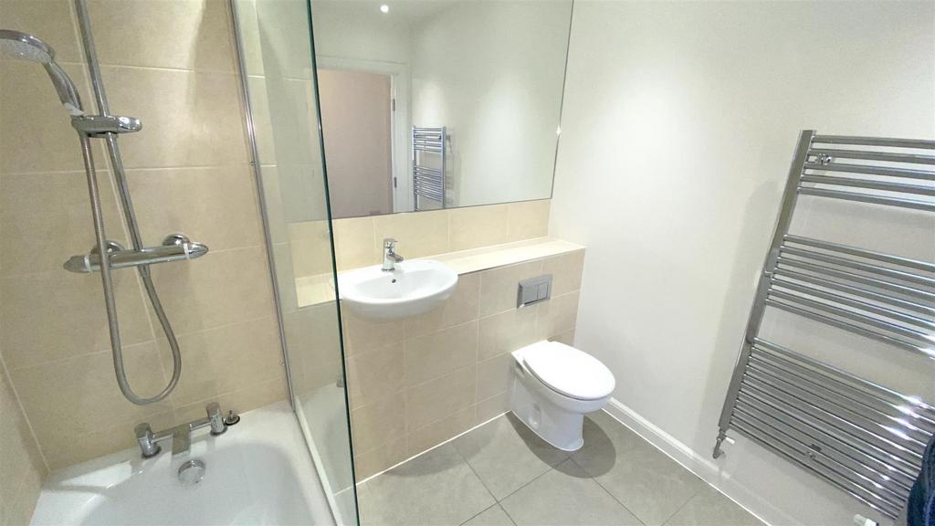 Bathroom b.jpg