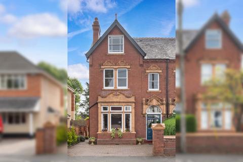 6 bedroom semi-detached house for sale, 211 Worcester Road, Droitwich, Worcestershire.  WR9 8AS
