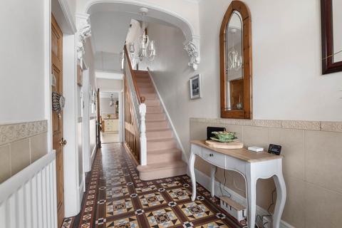 6 bedroom semi-detached house for sale, 211 Worcester Road, Droitwich, Worcestershire.  WR9 8AS